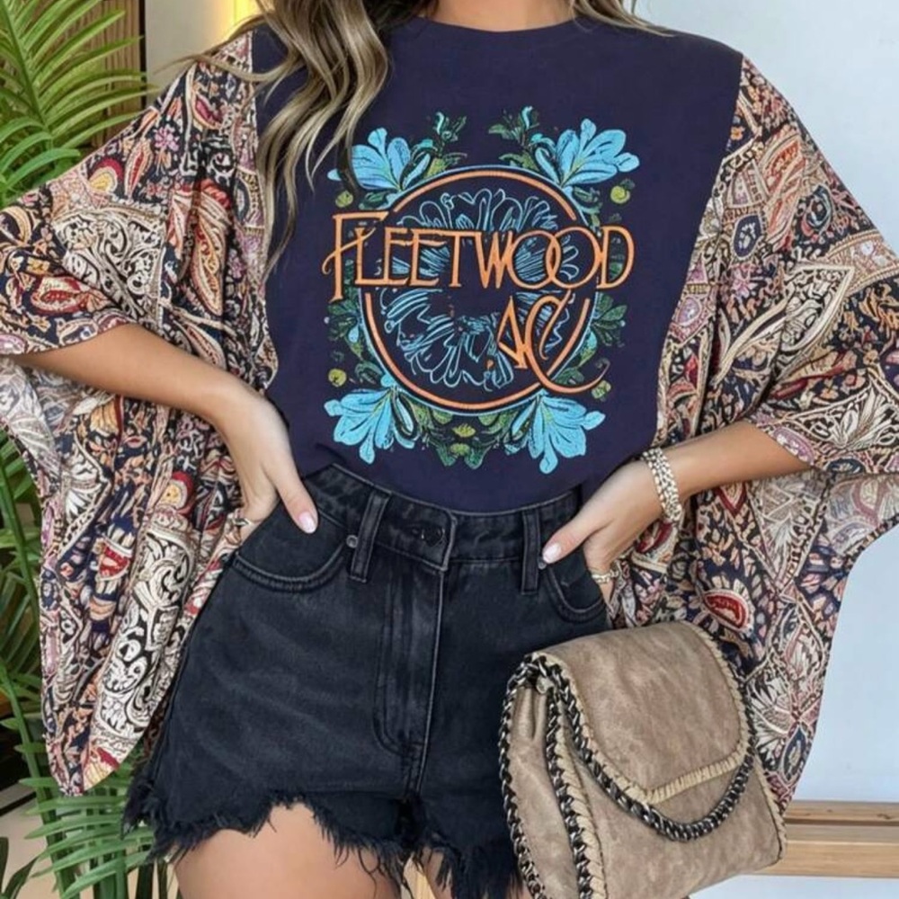 NWOT Boutique Women’s Un-branded Navy Graphic BandTee/poncho/kimono- size Large